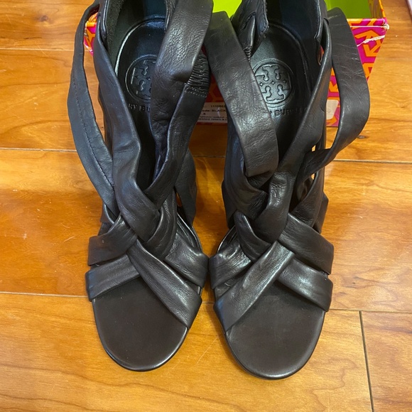 Shoes - Picture 4 of 6